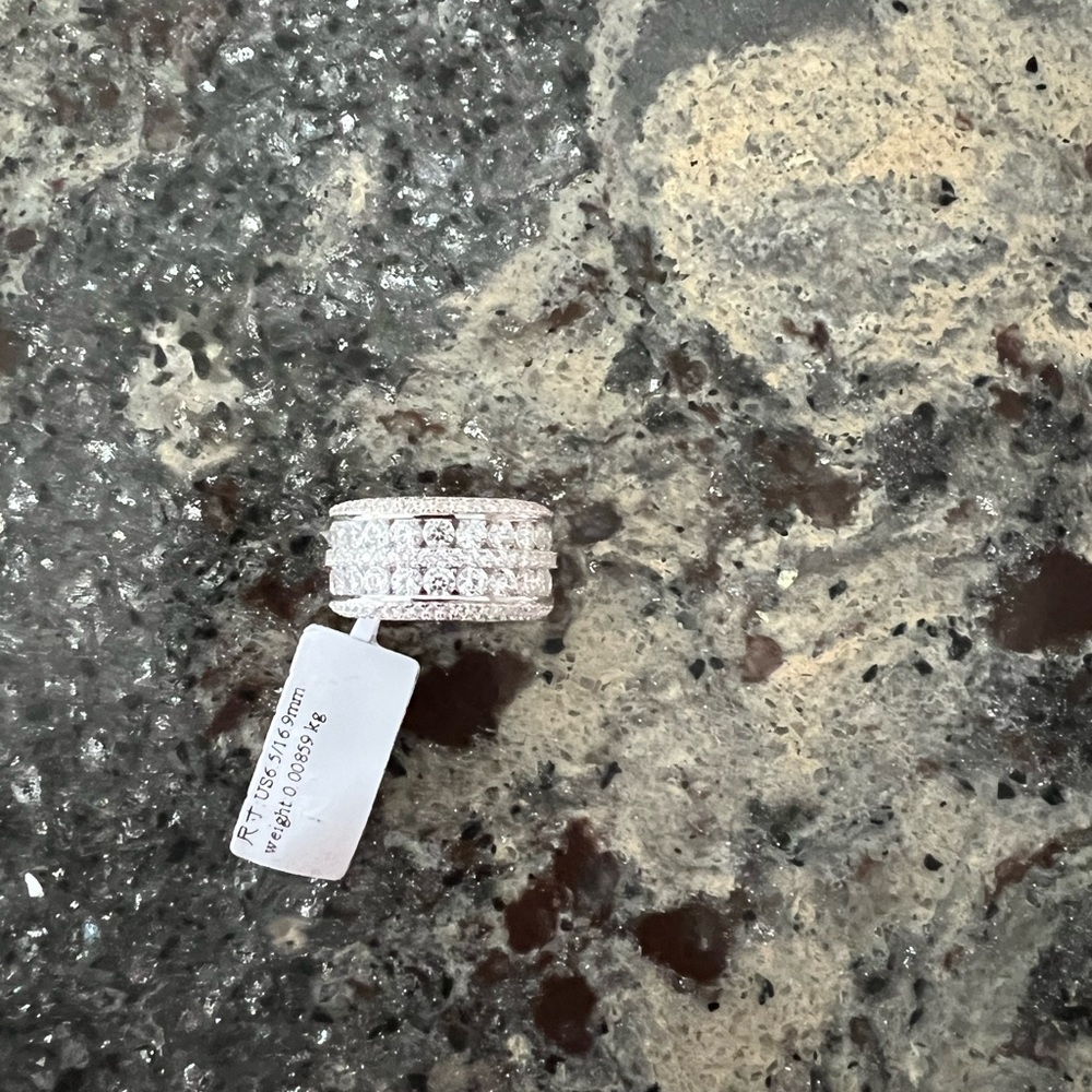 Ring - Picture 2 of 5